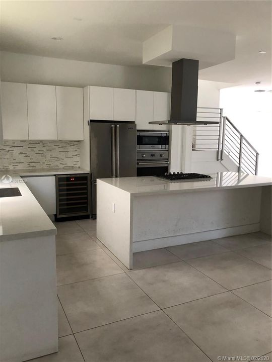Recently Sold: $930,000 (6 beds, 7 baths, 4874 Square Feet)