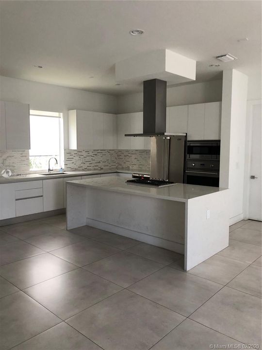 Recently Sold: $930,000 (6 beds, 7 baths, 4874 Square Feet)