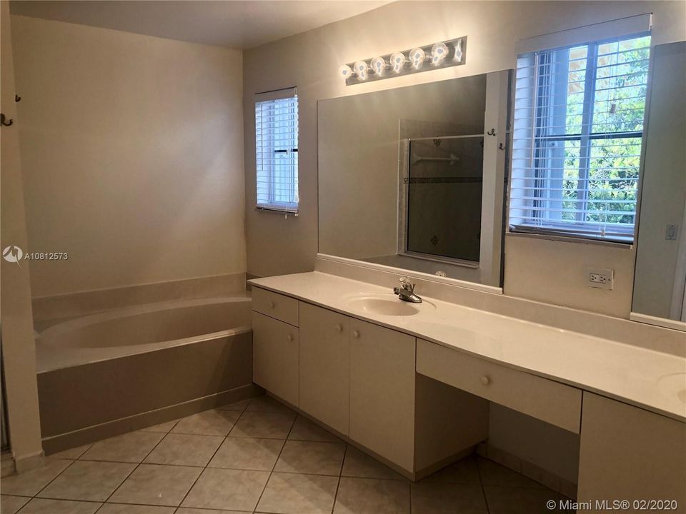 Recently Rented: $3,750 (5 beds, 4 baths, 2536 Square Feet)