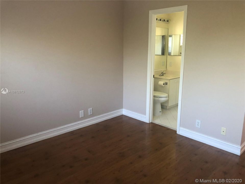 Recently Rented: $3,750 (5 beds, 4 baths, 2536 Square Feet)