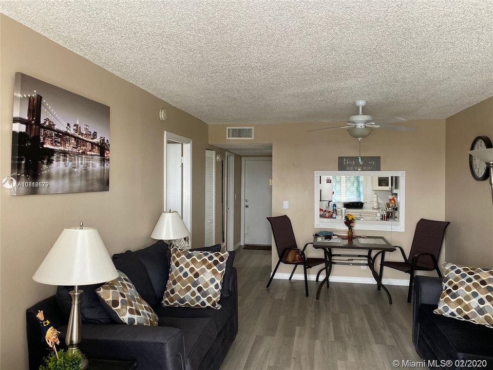 Recently Sold: $129,000 (1 beds, 1 baths, 870 Square Feet)