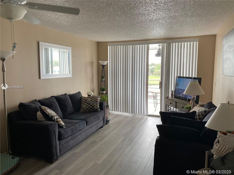 Recently Sold: $129,000 (1 beds, 1 baths, 870 Square Feet)