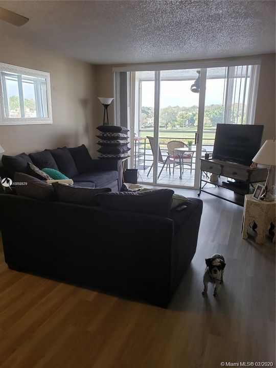 Recently Sold: $129,000 (1 beds, 1 baths, 870 Square Feet)