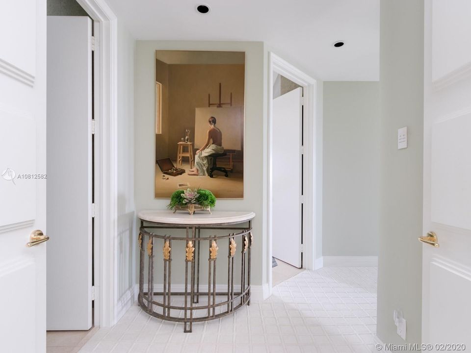 Vendido Recientemente: $1,450,000 (4 camas, 4 baños, 3800 Pies cuadrados)