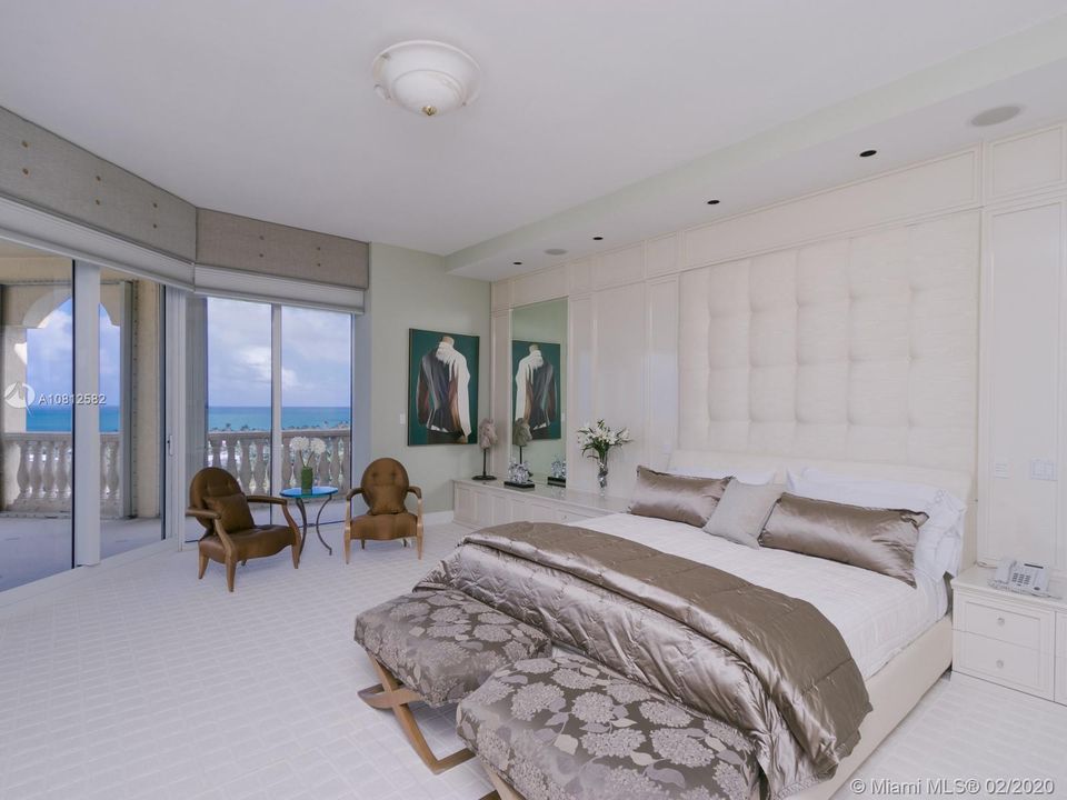Vendido Recientemente: $1,450,000 (4 camas, 4 baños, 3800 Pies cuadrados)