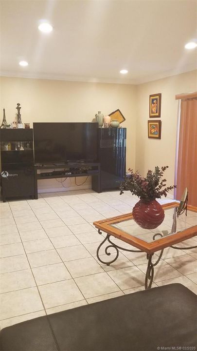 Recently Rented: $2,000 (3 beds, 2 baths, 1361 Square Feet)