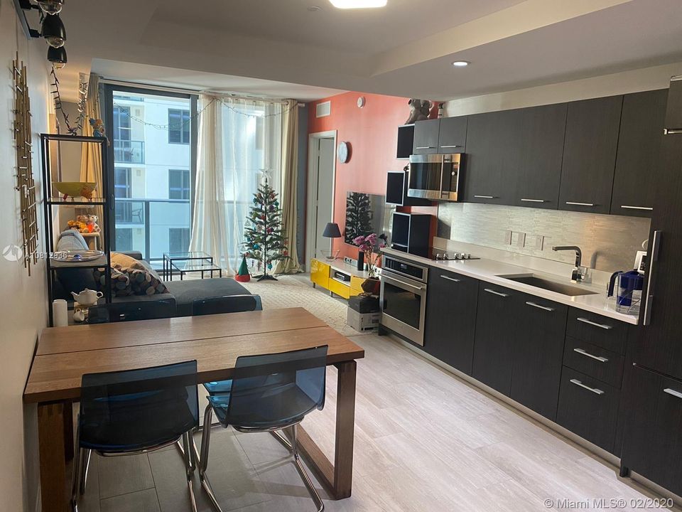Recently Sold: $2,500 (1 beds, 1 baths, 684 Square Feet)
