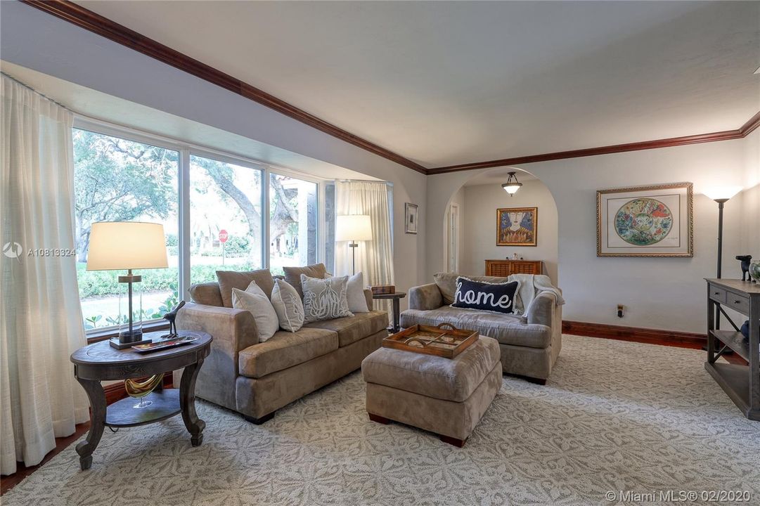 Bay Windows with views to a garden of Oak Trees