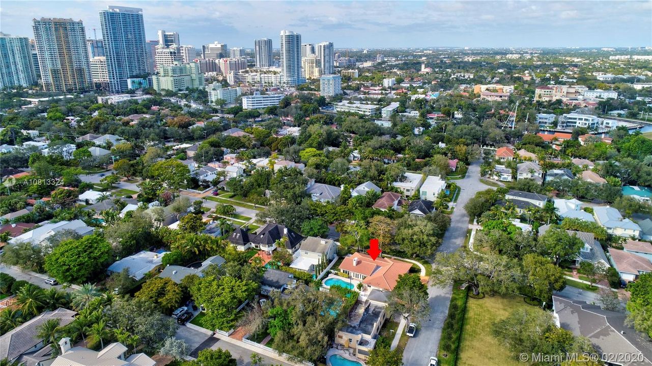 Vendido Recientemente: $1,250,000 (4 camas, 3 baños, 2765 Pies cuadrados)