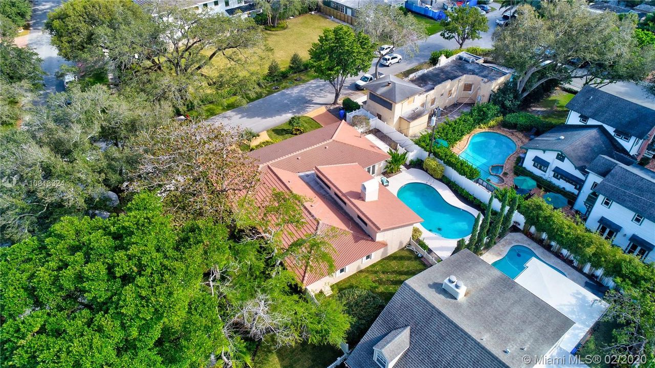 Vendido Recientemente: $1,250,000 (4 camas, 3 baños, 2765 Pies cuadrados)