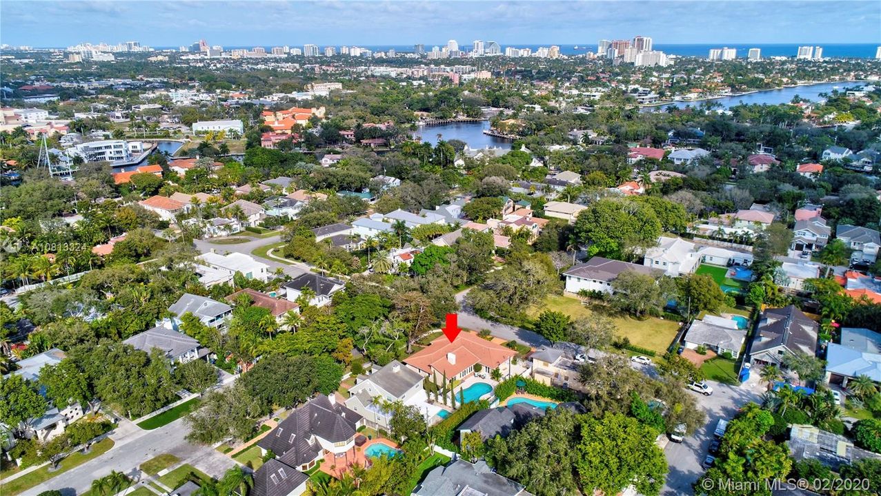 Vendido Recientemente: $1,250,000 (4 camas, 3 baños, 2765 Pies cuadrados)