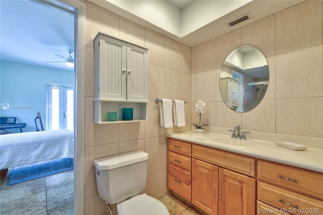 Jack & Jill Bathroom w/ Shower between Bedrooms 2 & 3