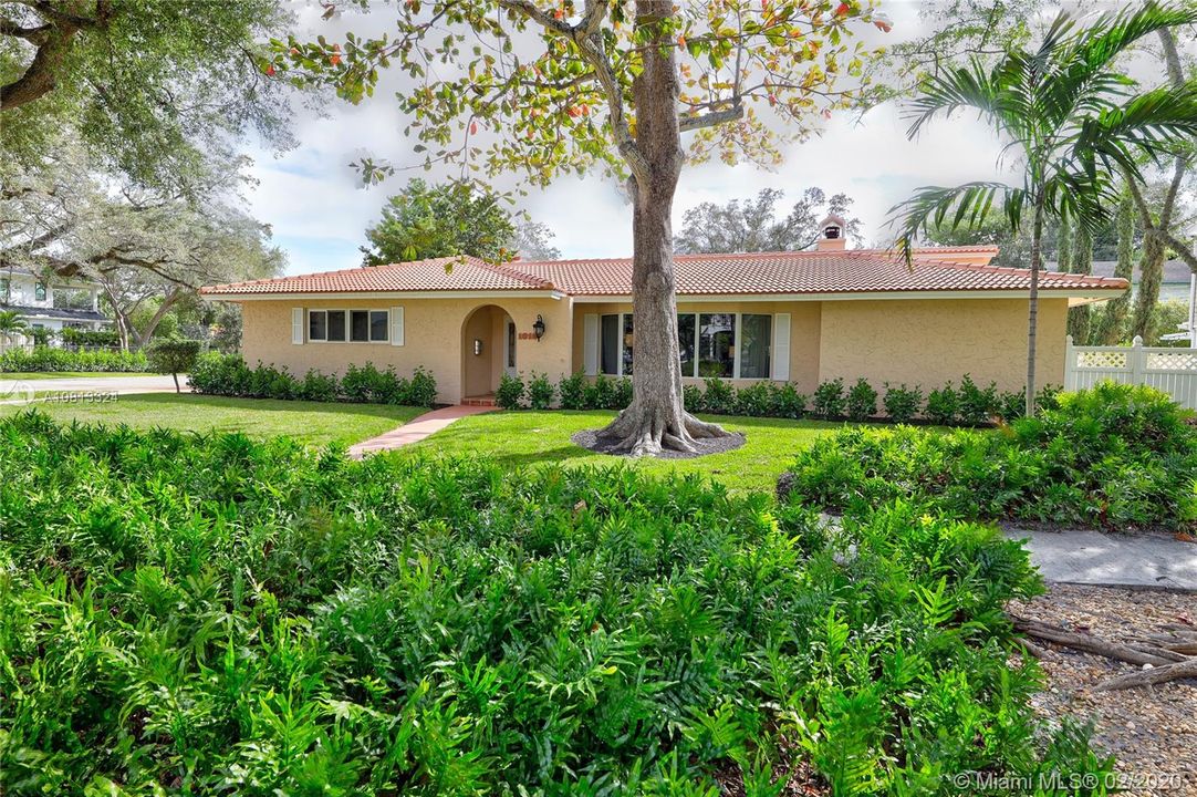 Vendido Recientemente: $1,250,000 (4 camas, 3 baños, 2765 Pies cuadrados)