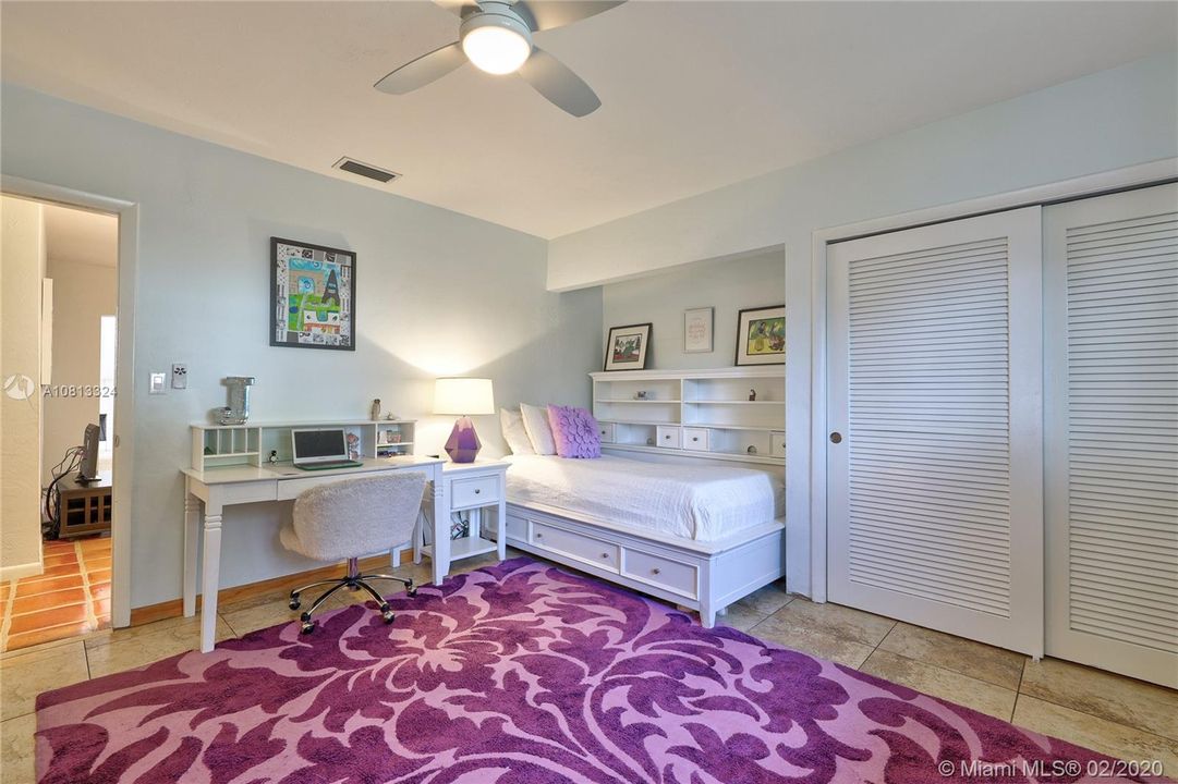 Large / Bright Guest Room