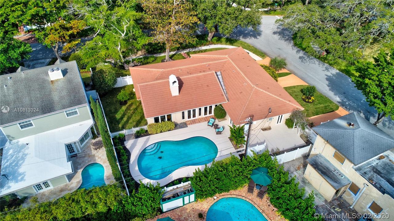 Vendido Recientemente: $1,250,000 (4 camas, 3 baños, 2765 Pies cuadrados)