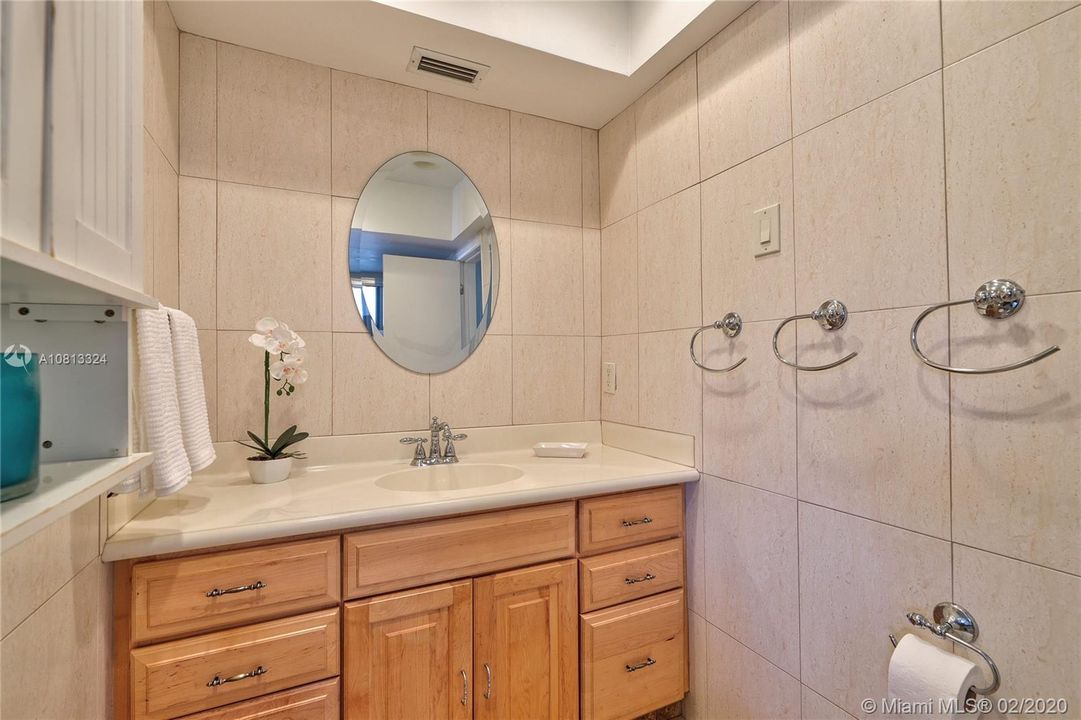 Vendido Recientemente: $1,250,000 (4 camas, 3 baños, 2765 Pies cuadrados)