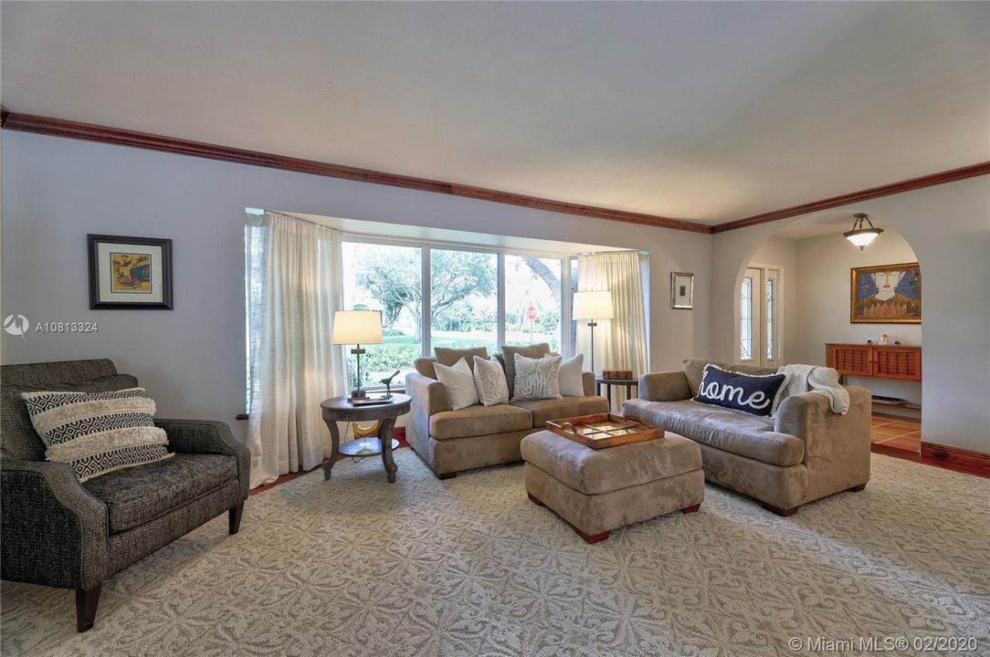Vendido Recientemente: $1,250,000 (4 camas, 3 baños, 2765 Pies cuadrados)