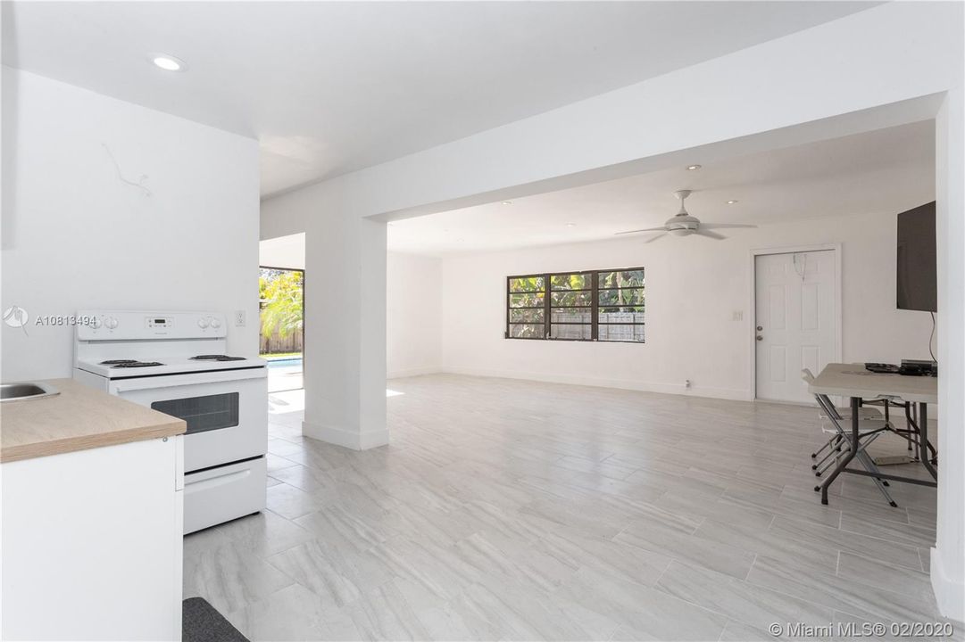 Vendido Recientemente: $339,000 (3 camas, 2 baños, 1378 Pies cuadrados)