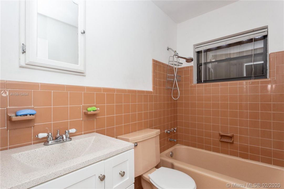Vendido Recientemente: $339,000 (3 camas, 2 baños, 1378 Pies cuadrados)