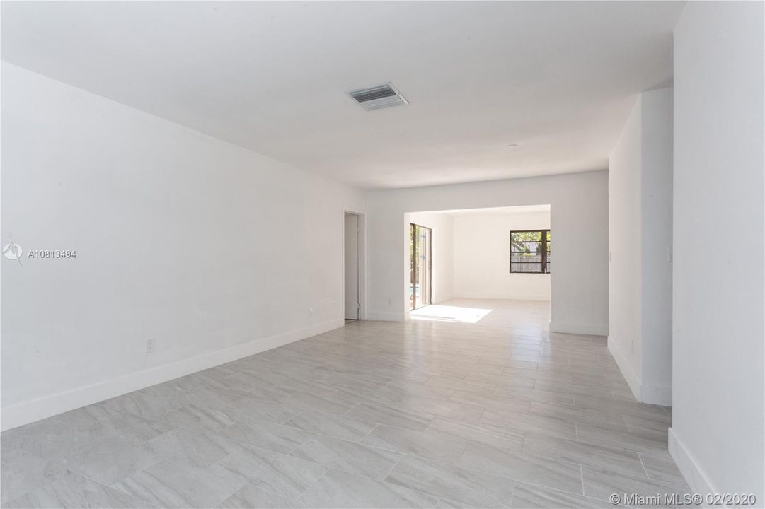Vendido Recientemente: $339,000 (3 camas, 2 baños, 1378 Pies cuadrados)