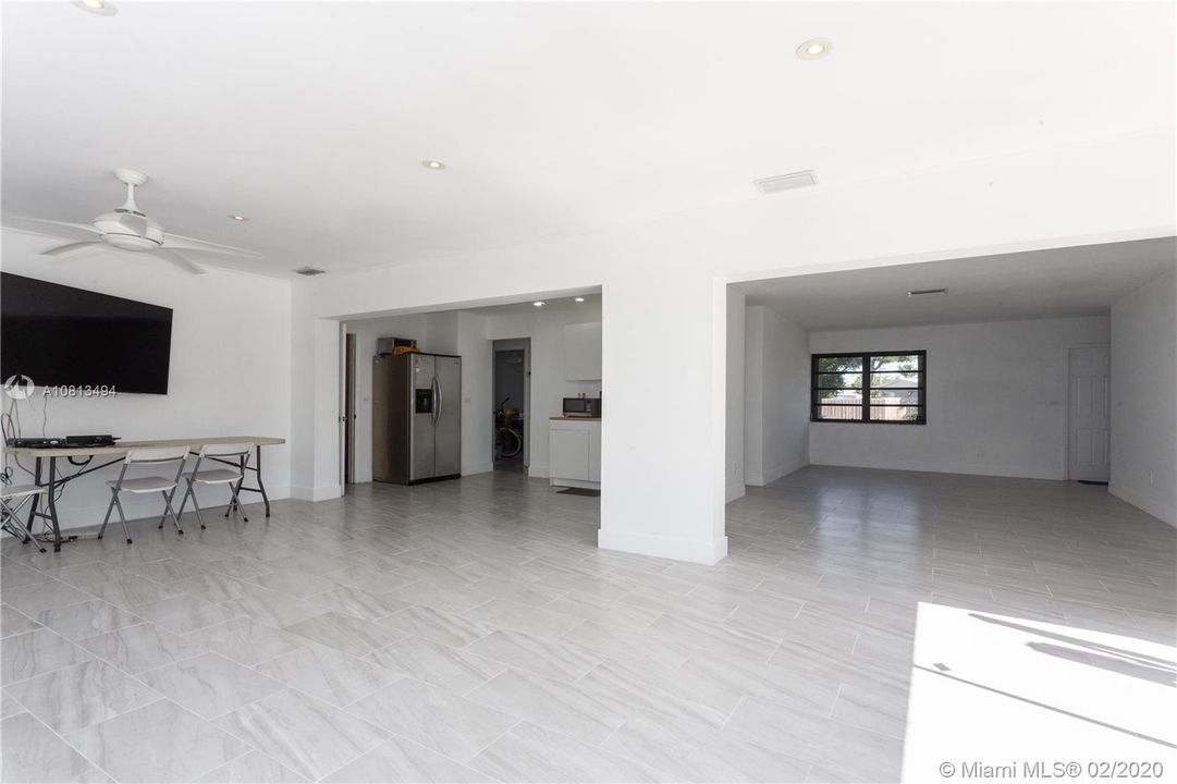 Vendido Recientemente: $339,000 (3 camas, 2 baños, 1378 Pies cuadrados)