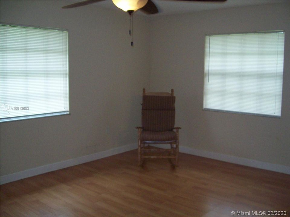 Master bedroom w/bathroom