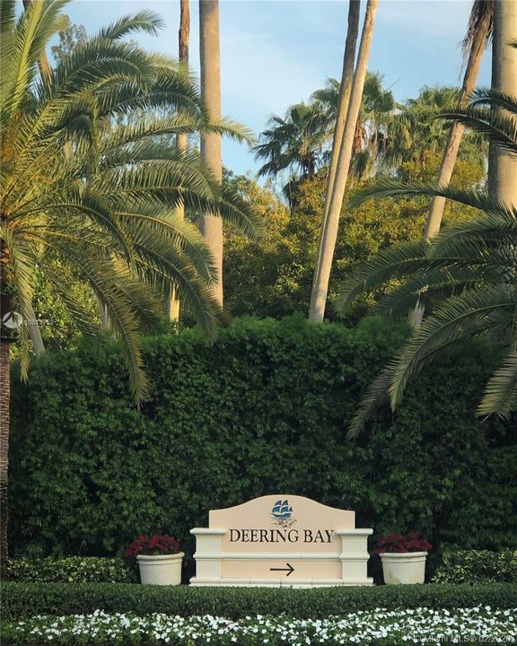Welcome entrance to Deering Bay