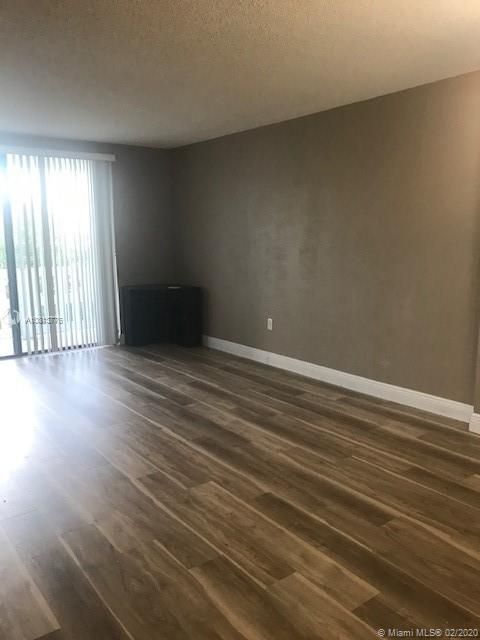 Recently Rented: $1,250 (1 beds, 1 baths, 830 Square Feet)
