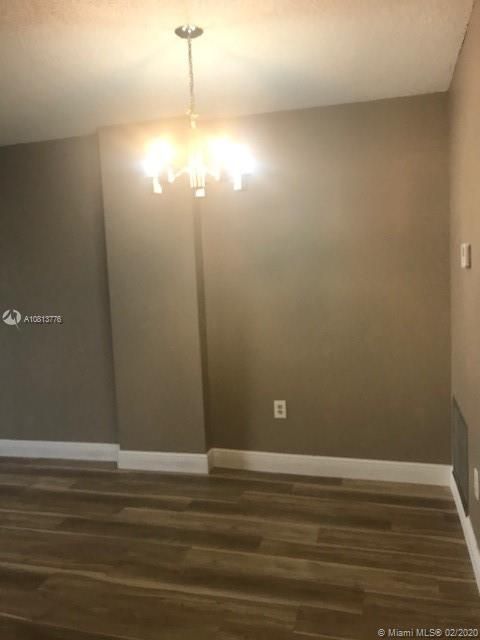 Recently Rented: $1,250 (1 beds, 1 baths, 830 Square Feet)