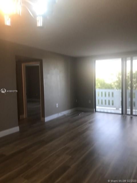 Recently Rented: $1,250 (1 beds, 1 baths, 830 Square Feet)