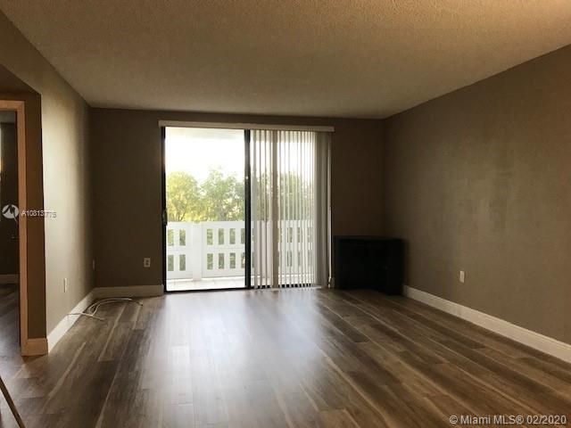 Recently Rented: $1,250 (1 beds, 1 baths, 830 Square Feet)