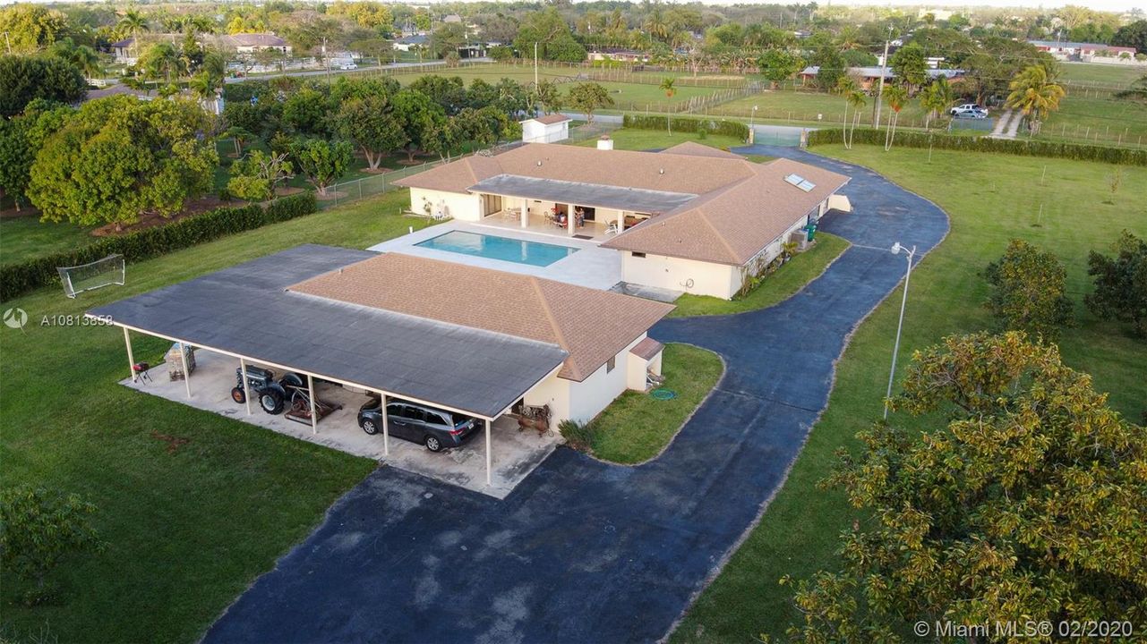 Vendido Recientemente: $2,050,000 (5 camas, 4 baños, 4008 Pies cuadrados)
