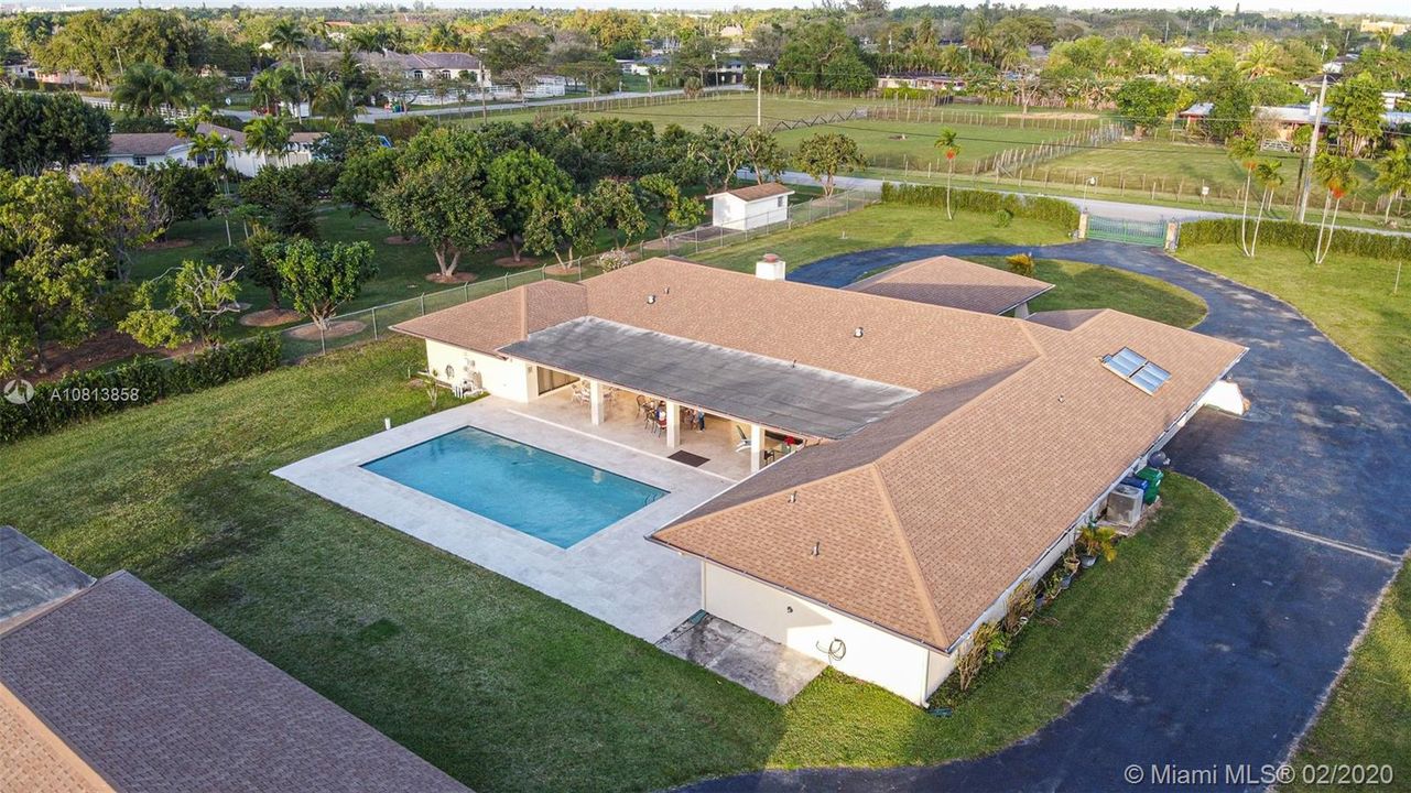 Vendido Recientemente: $2,050,000 (5 camas, 4 baños, 4008 Pies cuadrados)
