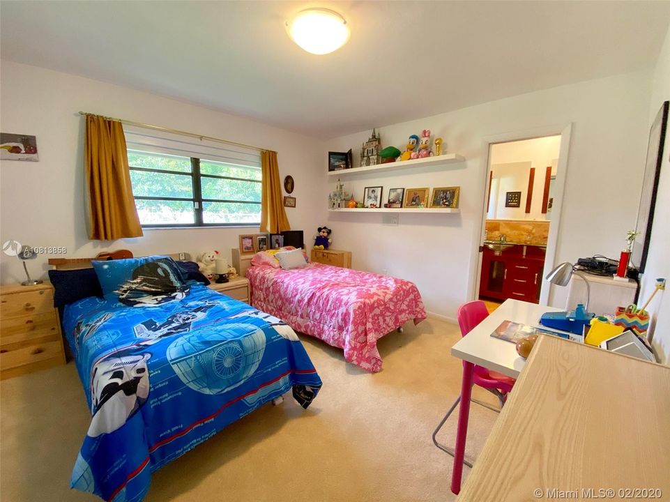 Vendido Recientemente: $2,050,000 (5 camas, 4 baños, 4008 Pies cuadrados)