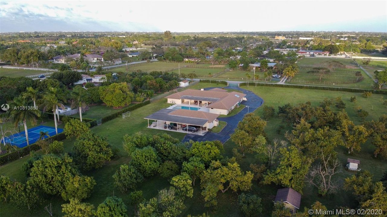 Vendido Recientemente: $2,050,000 (5 camas, 4 baños, 4008 Pies cuadrados)