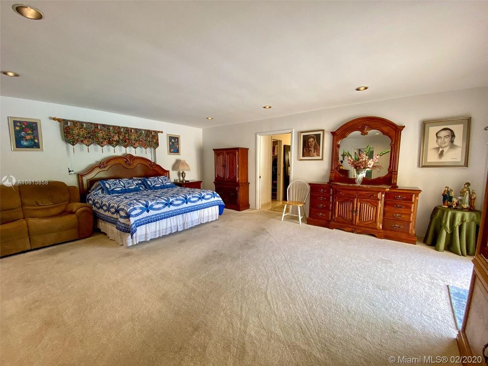 Vendido Recientemente: $2,050,000 (5 camas, 4 baños, 4008 Pies cuadrados)