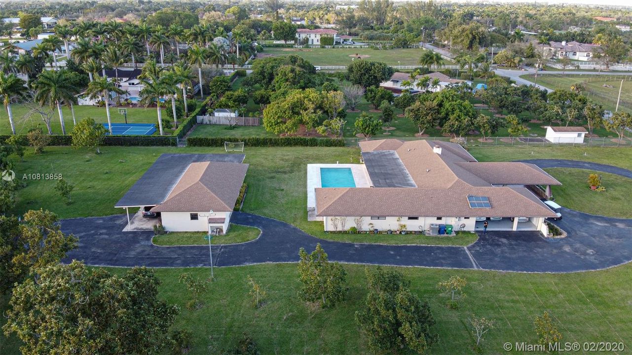 Vendido Recientemente: $2,050,000 (5 camas, 4 baños, 4008 Pies cuadrados)
