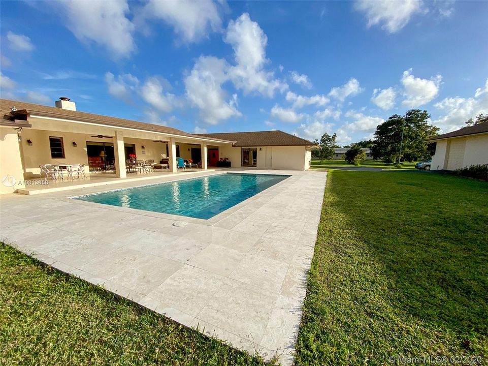 Vendido Recientemente: $2,050,000 (5 camas, 4 baños, 4008 Pies cuadrados)