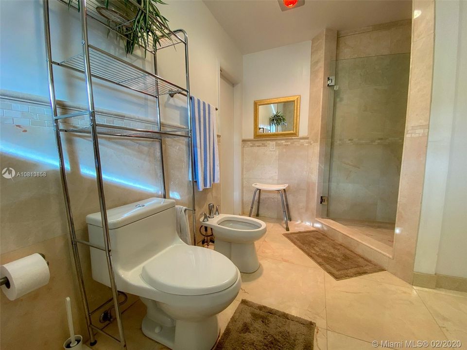 Vendido Recientemente: $2,050,000 (5 camas, 4 baños, 4008 Pies cuadrados)
