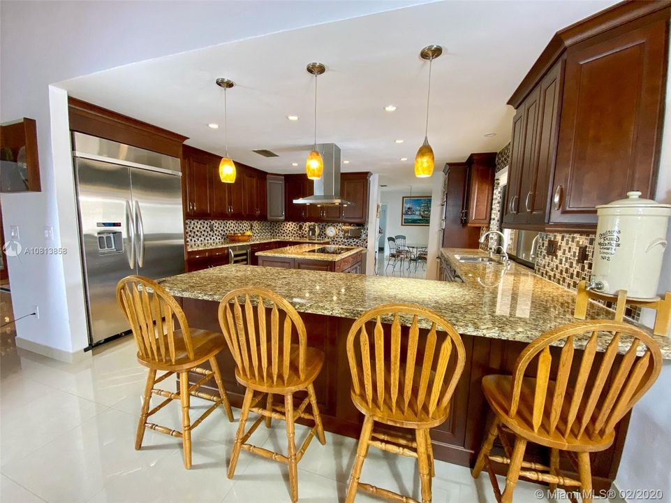 Vendido Recientemente: $2,050,000 (5 camas, 4 baños, 4008 Pies cuadrados)
