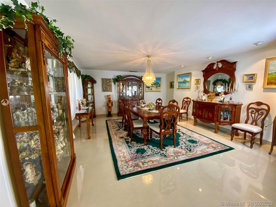 Vendido Recientemente: $2,050,000 (5 camas, 4 baños, 4008 Pies cuadrados)