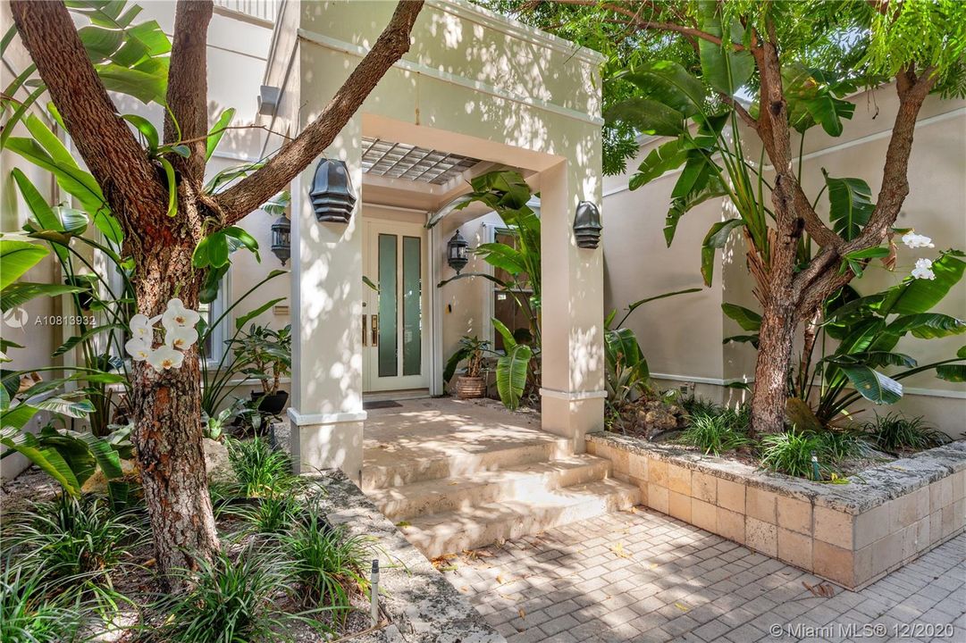 Recently Sold: $3,350,000 (5 beds, 5 baths, 4231 Square Feet)