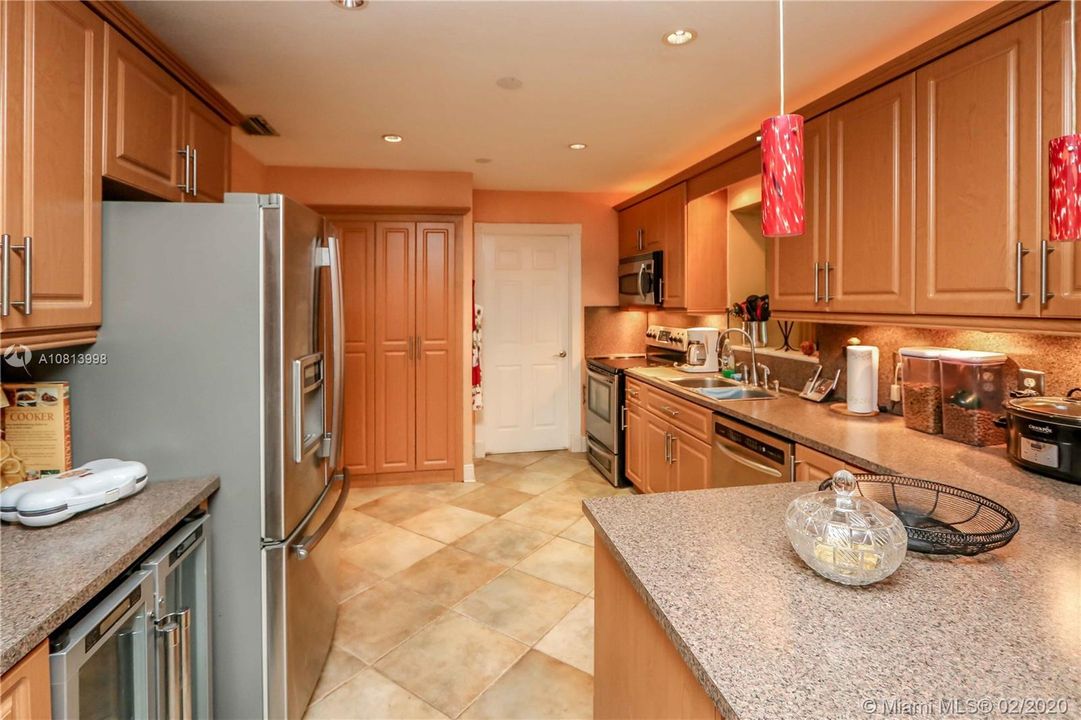Recently Sold: $299,900 (4 beds, 2 baths, 1890 Square Feet)