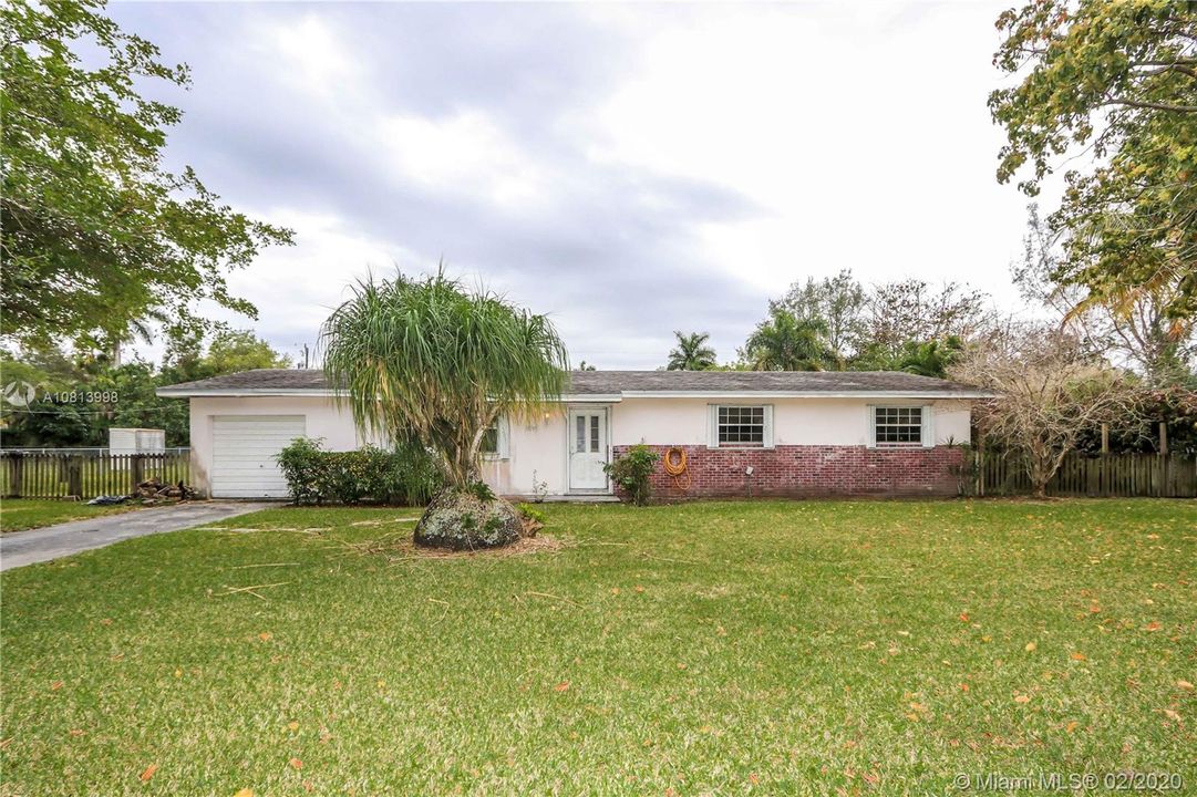 Recently Sold: $299,900 (4 beds, 2 baths, 1890 Square Feet)