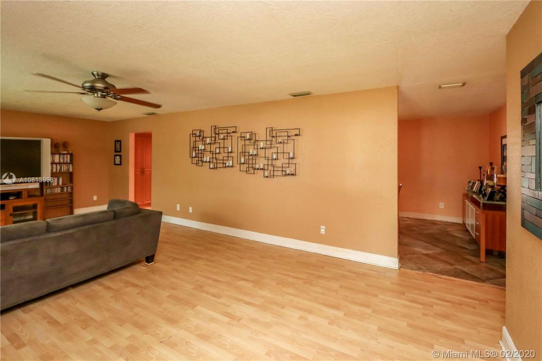 Recently Sold: $299,900 (4 beds, 2 baths, 1890 Square Feet)