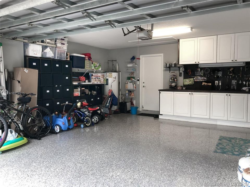 Vendido Recientemente: $450,000 (4 camas, 2 baños, 2249 Pies cuadrados)