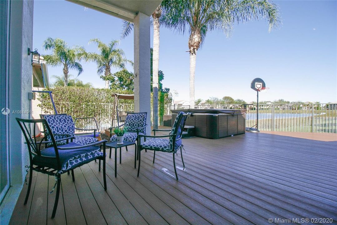 Vendido Recientemente: $450,000 (4 camas, 2 baños, 2249 Pies cuadrados)