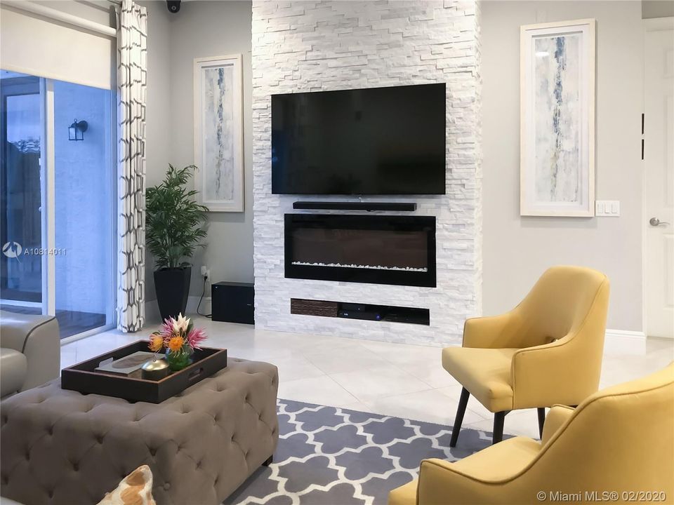 Vendido Recientemente: $450,000 (4 camas, 2 baños, 2249 Pies cuadrados)