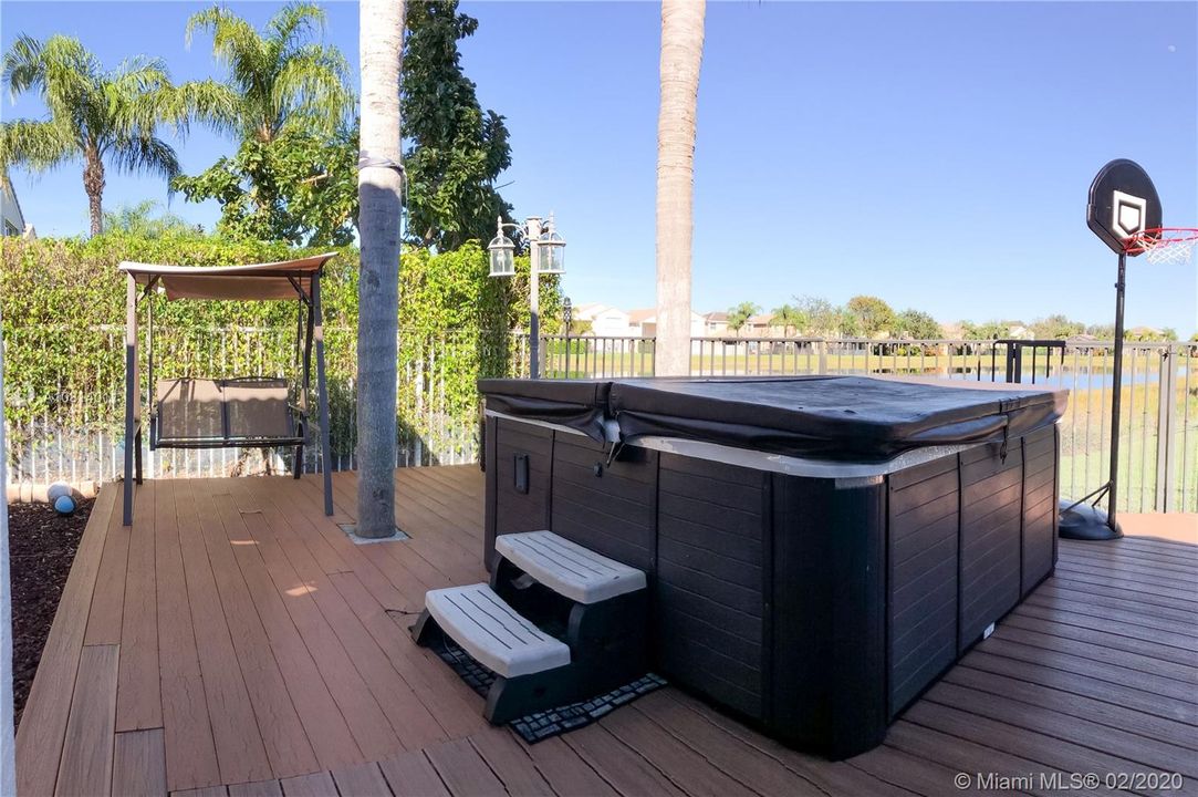 Vendido Recientemente: $450,000 (4 camas, 2 baños, 2249 Pies cuadrados)