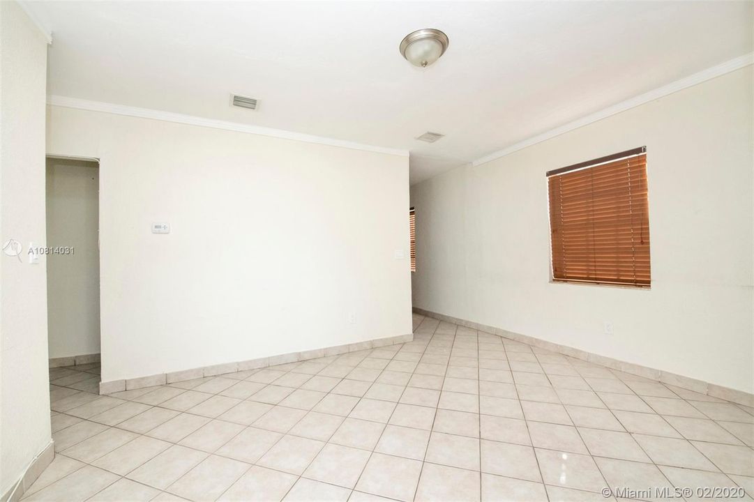 Vendido Recientemente: $195,000 (2 camas, 1 baños, 720 Pies cuadrados)